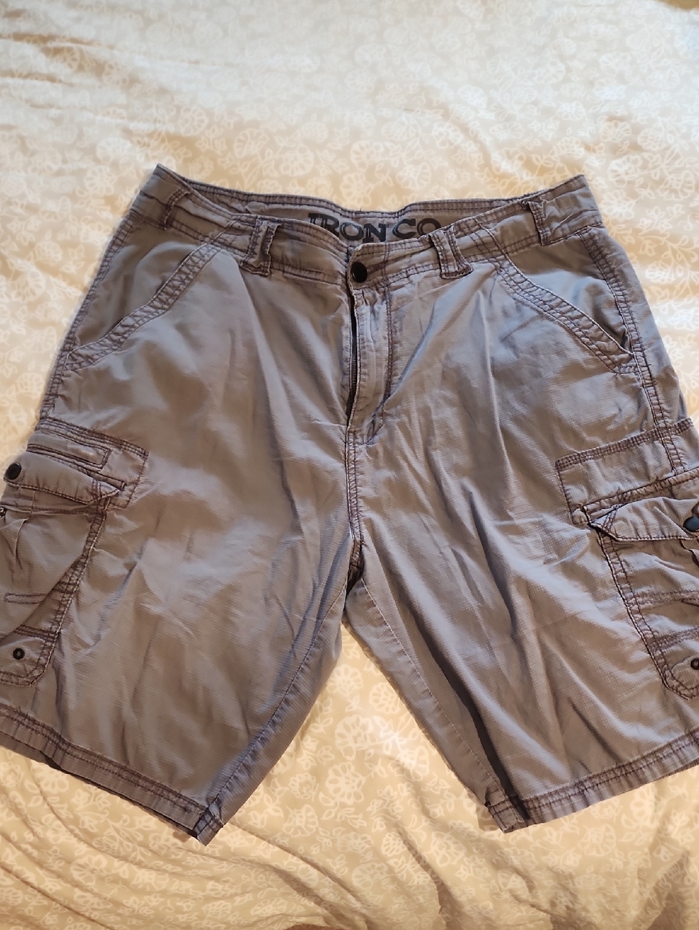 Iron Co Gray Men's Cargo Shorts